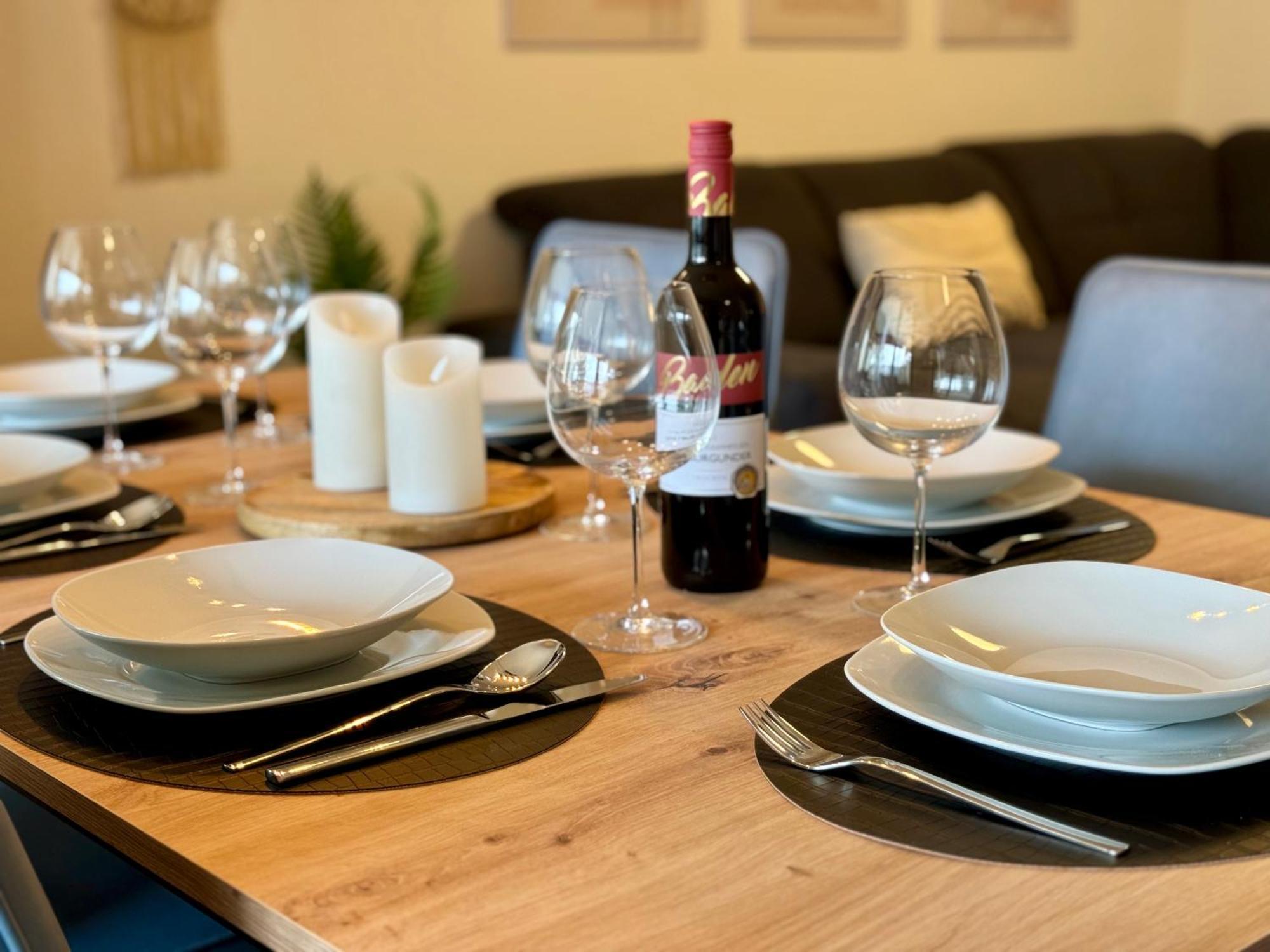 3 Zimmer Apartment, 90 Qm, Ruhig Und Zentrumsnah, Max 6 Pers, 15 Qm Balkon , Private Garage, Internet 1000 Mbit Sindelfingen Kültér fotó