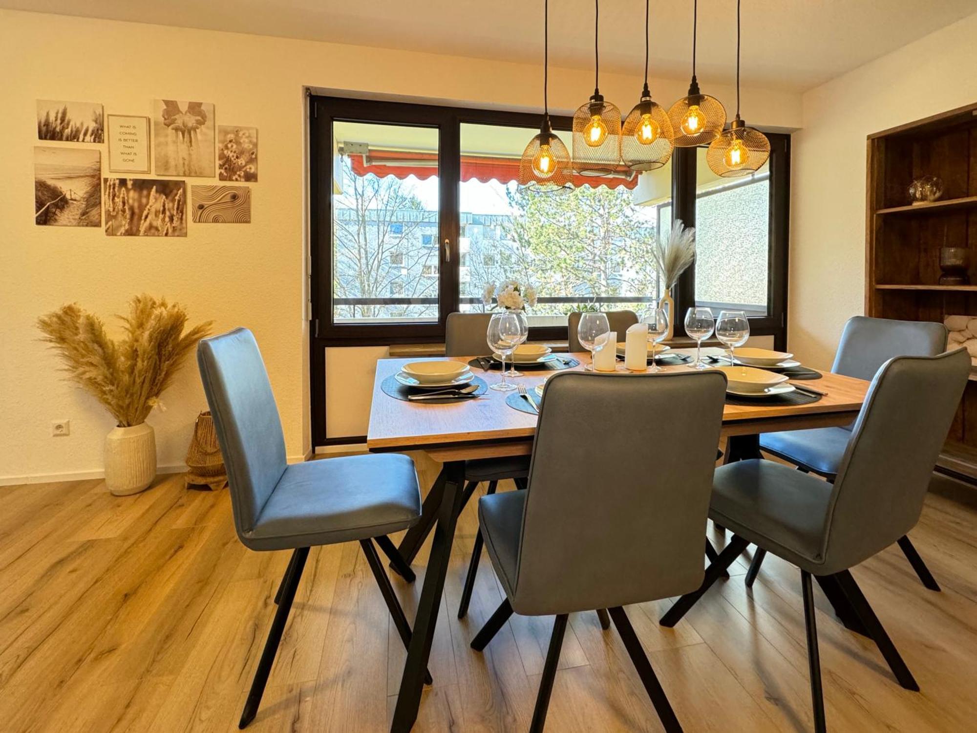 3 Zimmer Apartment, 90 Qm, Ruhig Und Zentrumsnah, Max 6 Pers, 15 Qm Balkon , Private Garage, Internet 1000 Mbit Sindelfingen Kültér fotó