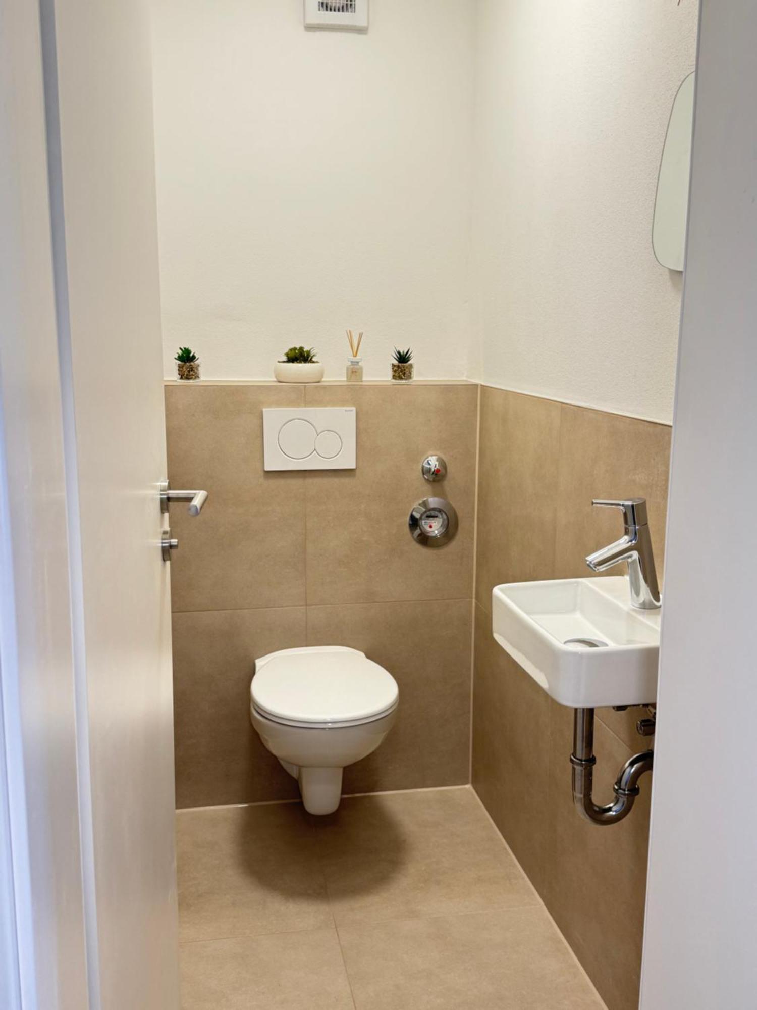 3 Zimmer Apartment, 90 Qm, Ruhig Und Zentrumsnah, Max 6 Pers, 15 Qm Balkon , Private Garage, Internet 1000 Mbit Sindelfingen Kültér fotó